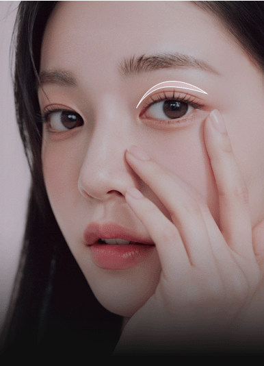 두툼한 눈을 얇은 눈매로
